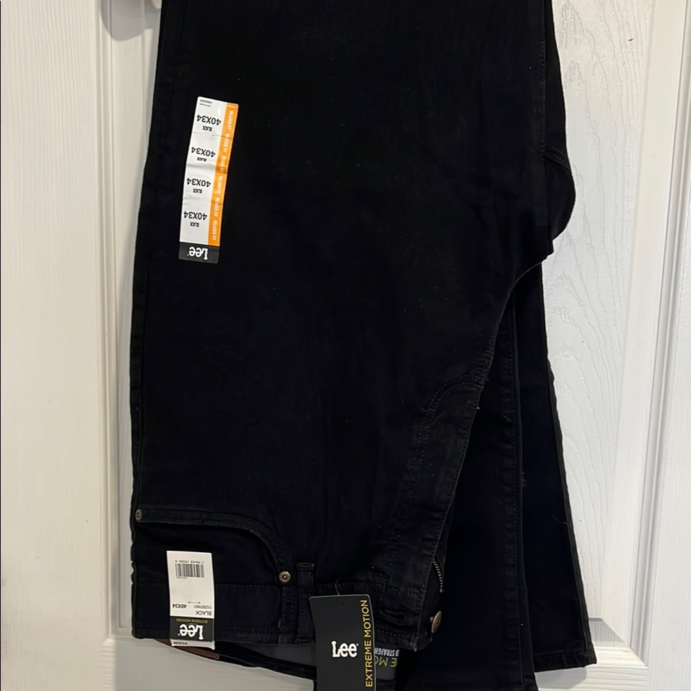ONLY $10 Lee Men's Black Extreme Motion Relaxed Straight Jeans - Picture 4 of 6